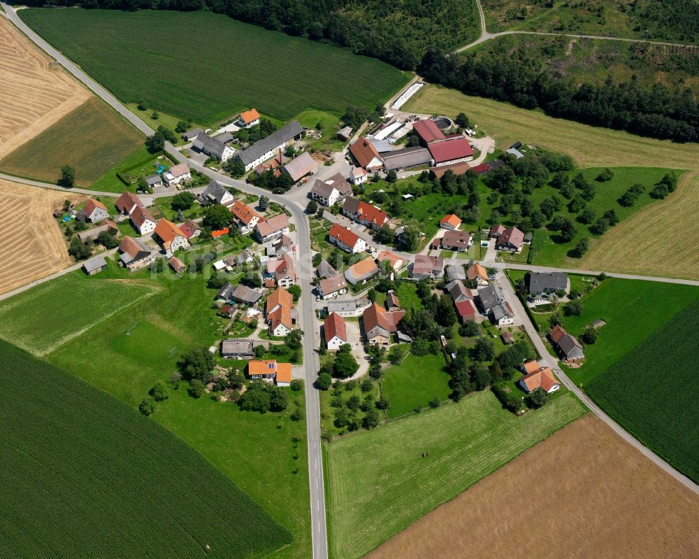 Wald von oben - Dorfkern am Feldrand in Wald im Bundesland Baden-Württemberg, Deutschland