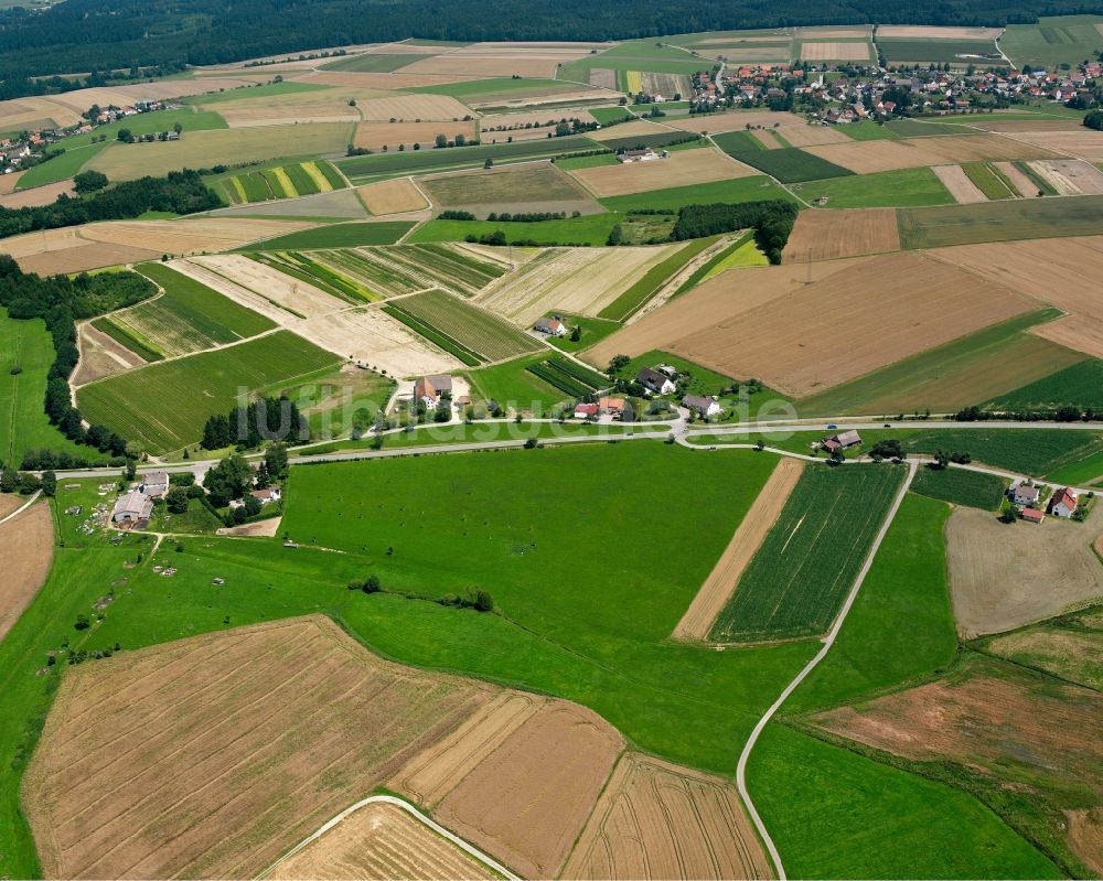 Wald von oben - Dorfkern am Feldrand in Wald im Bundesland Baden-Württemberg, Deutschland