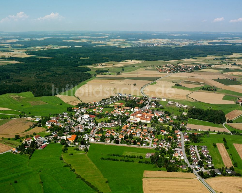 Luftaufnahme Wald - Dorfkern am Feldrand in Wald im Bundesland Baden-Württemberg, Deutschland