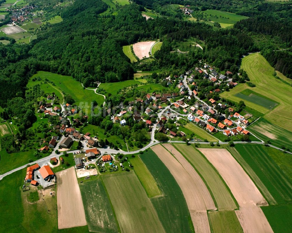 Waldenweiler von oben - Dorfkern am Feldrand in Waldenweiler im Bundesland Baden-Württemberg, Deutschland