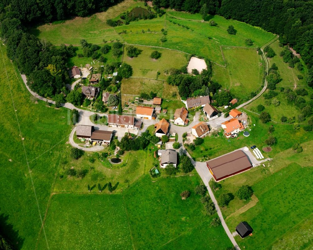 Walklensweiler aus der Vogelperspektive: Dorfkern am Feldrand in Walklensweiler im Bundesland Baden-Württemberg, Deutschland