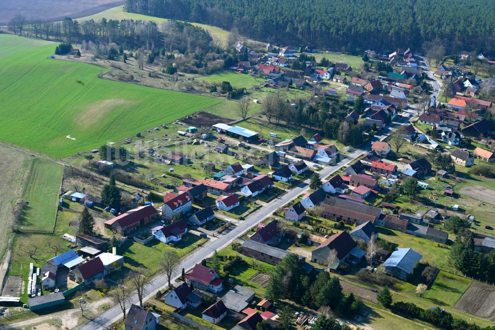 Luftbild Wallitz - Dorfkern am Feldrand in Wallitz im Bundesland Brandenburg, Deutschland