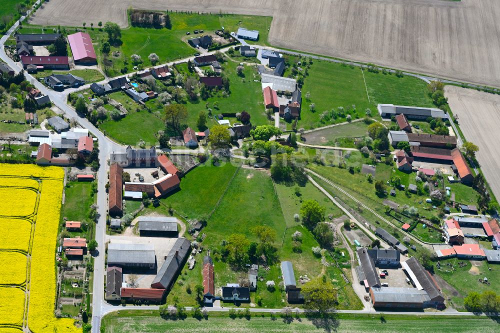 Luftaufnahme Wallstawe - Dorfkern am Feldrand in Wallstawe im Bundesland Sachsen-Anhalt, Deutschland