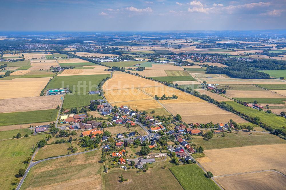 Luftaufnahme Wambeln - Dorfkern am Feldrand in Wambeln im Bundesland Nordrhein-Westfalen, Deutschland