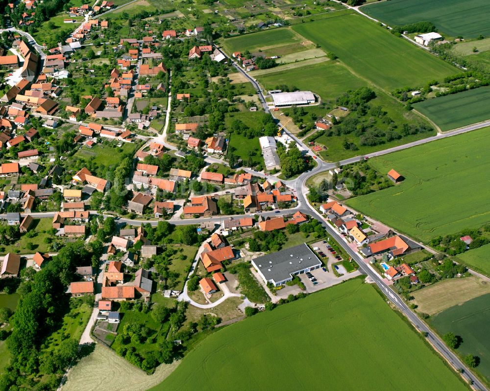 Wasserleben aus der Vogelperspektive: Dorfkern am Feldrand in Wasserleben im Bundesland Sachsen-Anhalt, Deutschland