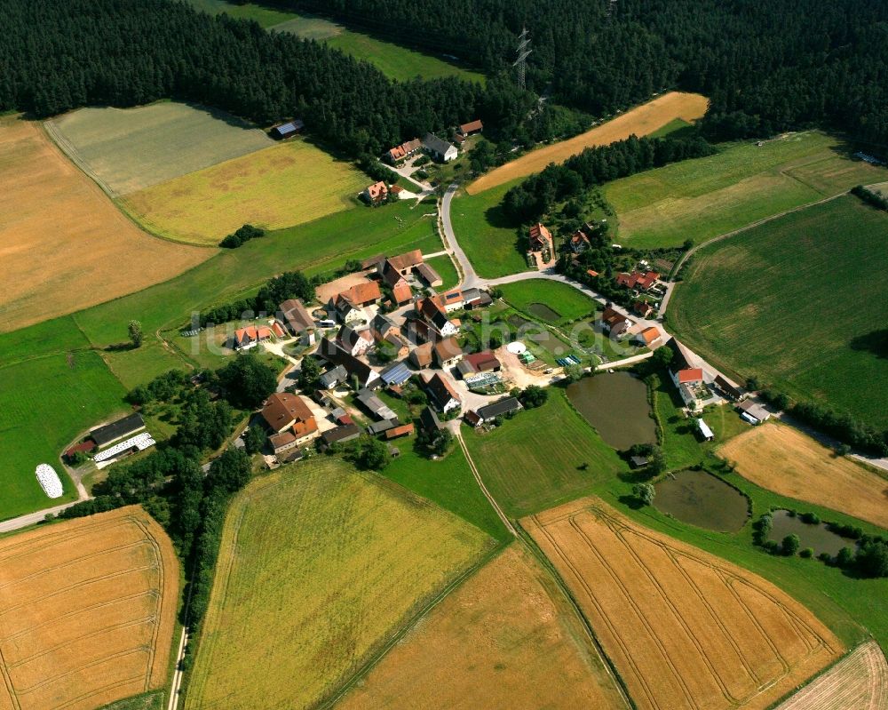 Luftaufnahme Watzendorf - Dorfkern am Feldrand in Watzendorf im Bundesland Bayern, Deutschland