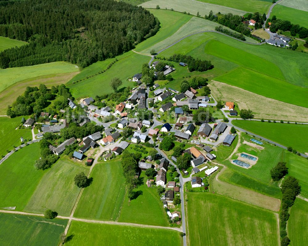 Luftbild Weickenreuth - Dorfkern am Feldrand in Weickenreuth im Bundesland Bayern, Deutschland