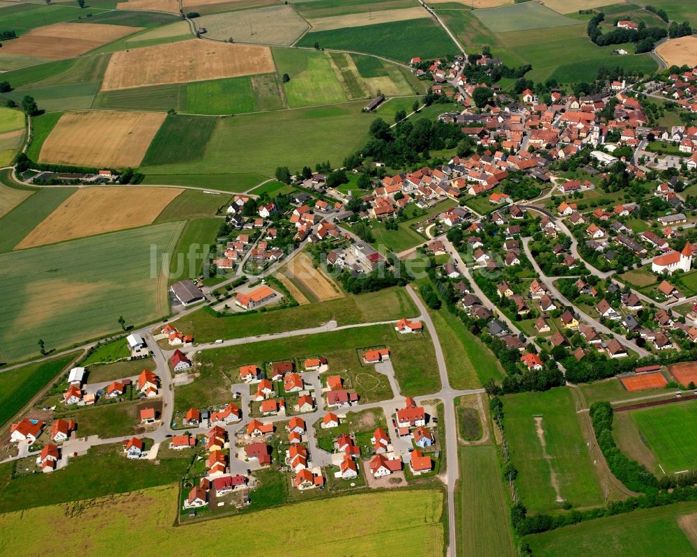 Weidenbach von oben - Dorfkern am Feldrand in Weidenbach im Bundesland Bayern, Deutschland