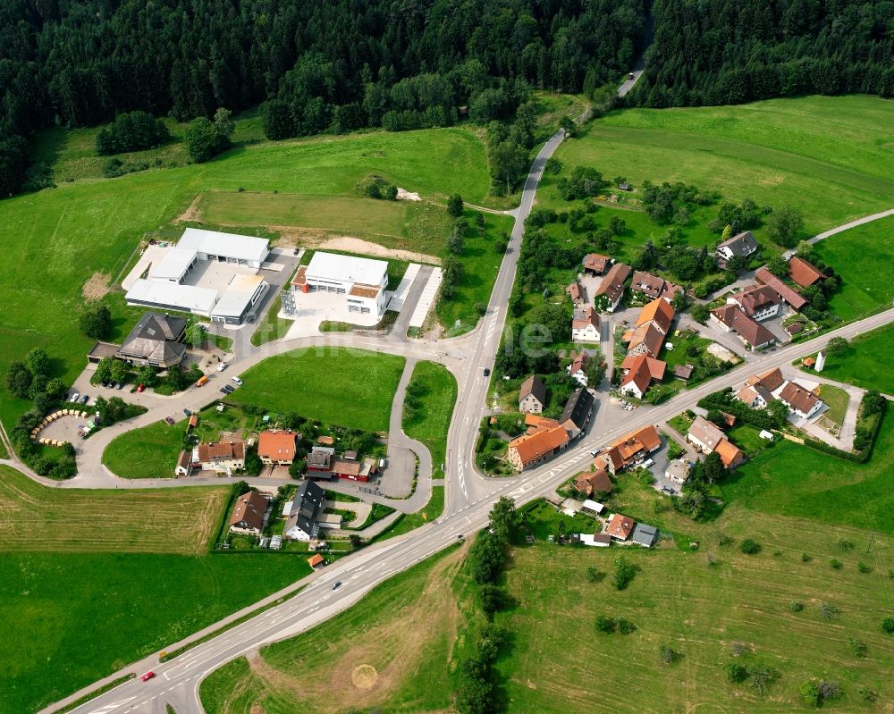 Weihenbronn von oben - Dorfkern am Feldrand in Weihenbronn im Bundesland Baden-Württemberg, Deutschland