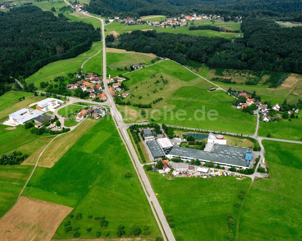 Luftbild Weihenbronn - Dorfkern am Feldrand in Weihenbronn im Bundesland Baden-Württemberg, Deutschland