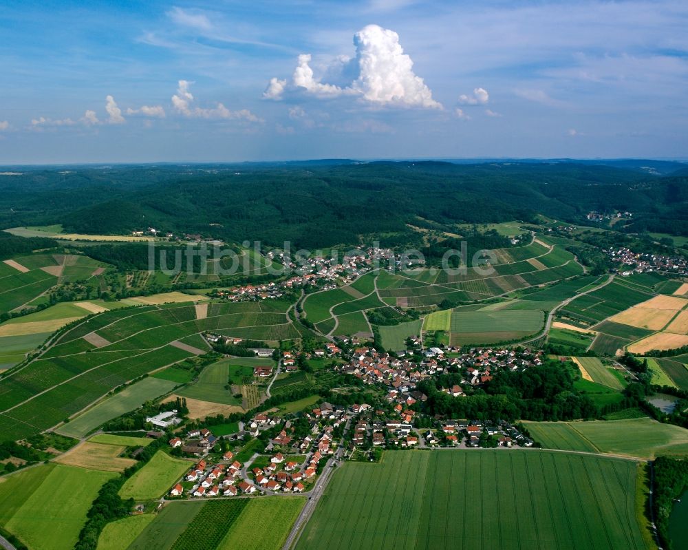 Weiler von oben - Dorfkern am Feldrand in Weiler im Bundesland Baden-Württemberg, Deutschland