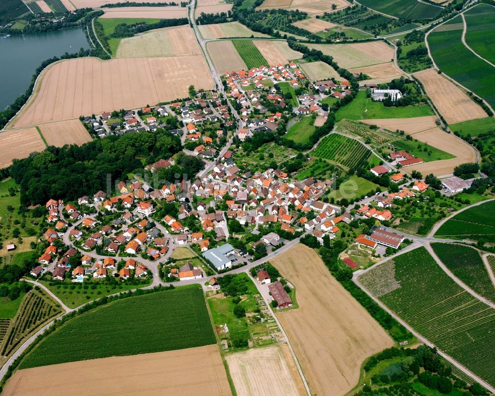 Weiler von oben - Dorfkern am Feldrand in Weiler im Bundesland Baden-Württemberg, Deutschland