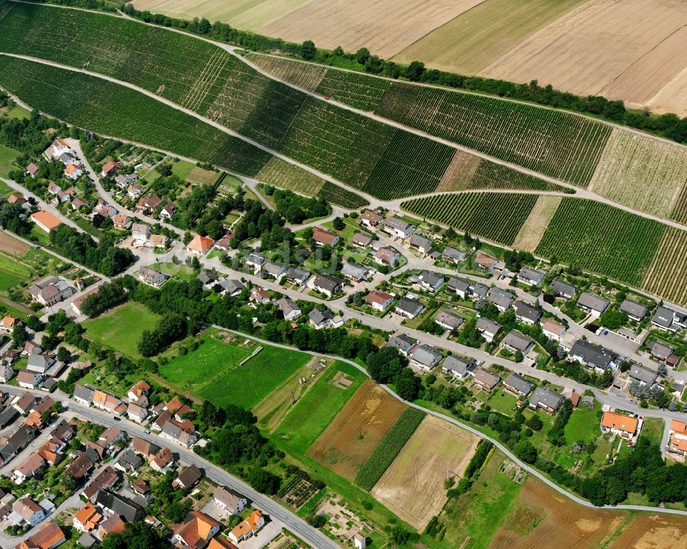 Weiler aus der Vogelperspektive: Dorfkern am Feldrand in Weiler im Bundesland Baden-Württemberg, Deutschland