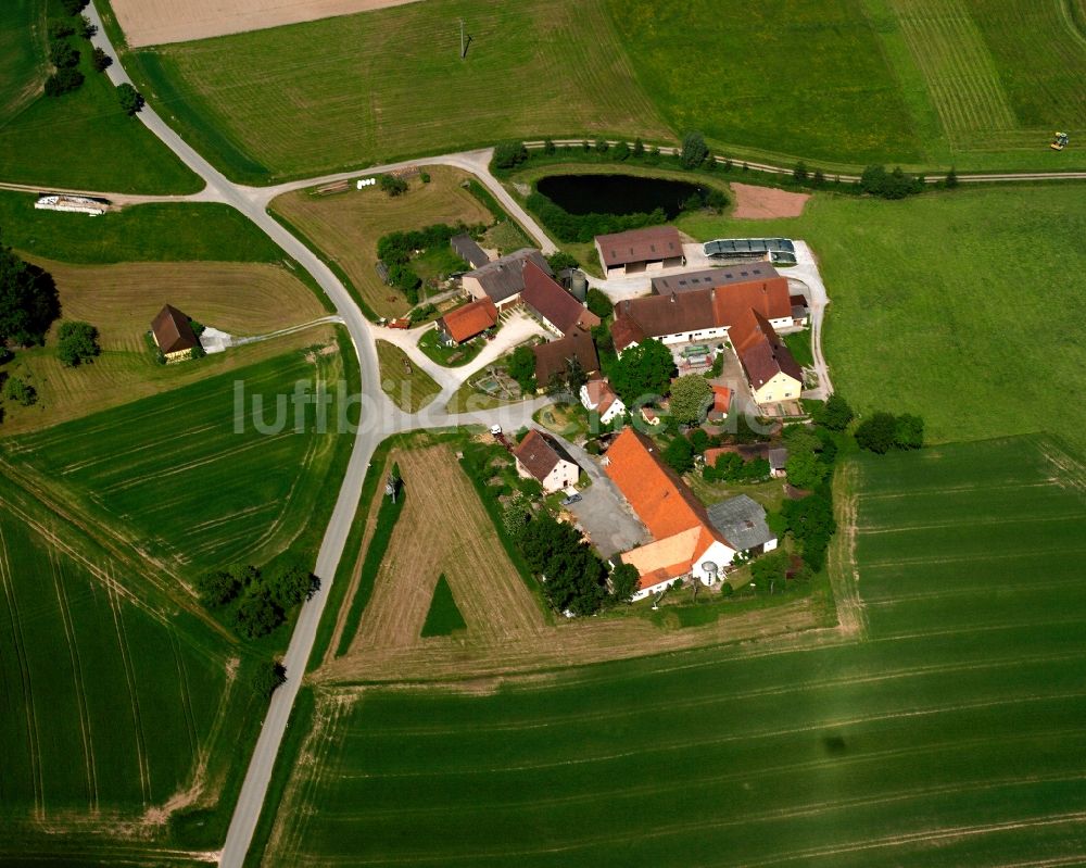 Weiler a See von oben - Dorfkern am Feldrand in Weiler a See im Bundesland Bayern, Deutschland