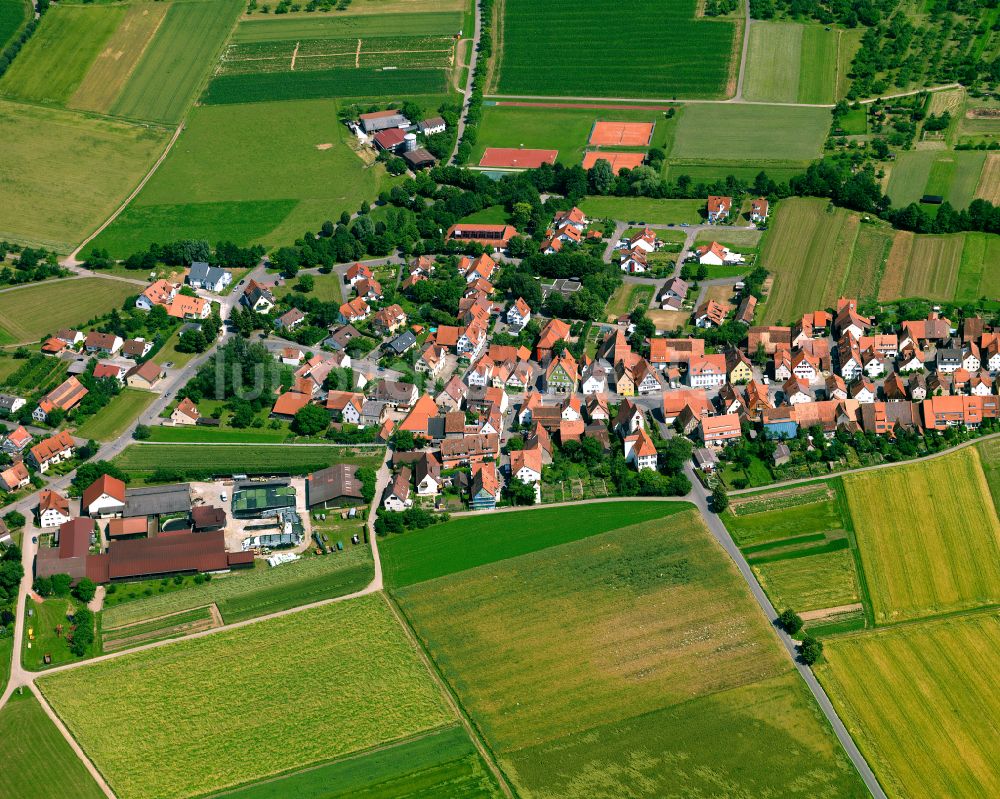 Weilheim aus der Vogelperspektive: Dorfkern am Feldrand in Weilheim im Bundesland Baden-Württemberg, Deutschland