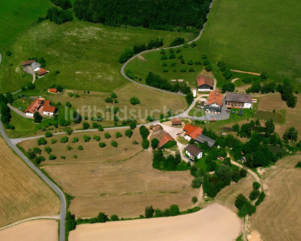 Luftaufnahme Weingarten - Dorfkern am Feldrand in Weingarten im Bundesland Bayern, Deutschland