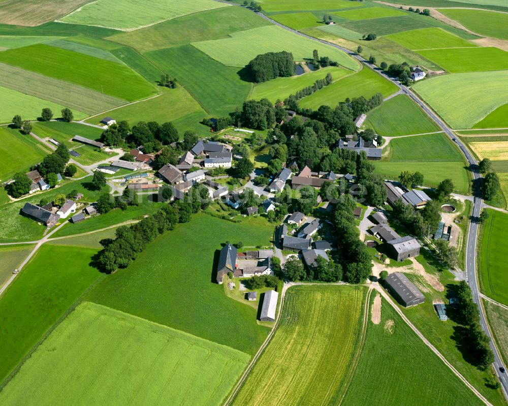 Weißdorf von oben - Dorfkern am Feldrand in Weißdorf im Bundesland Bayern, Deutschland