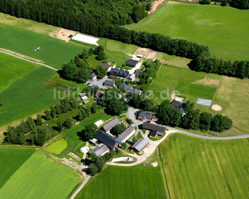 Luftaufnahme Weißdorf - Dorfkern am Feldrand in Weißdorf im Bundesland Bayern, Deutschland