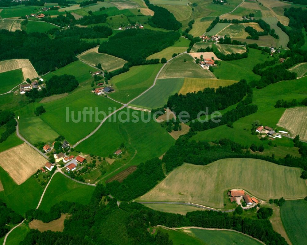 Luftaufnahme Weißenberg - Dorfkern am Feldrand in Weißenberg im Bundesland Bayern, Deutschland