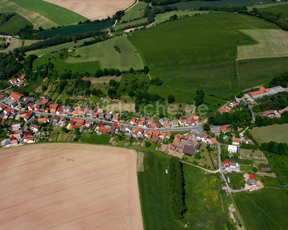 Weißenborn-Lüderode aus der Vogelperspektive: Dorfkern am Feldrand in Weißenborn-Lüderode im Bundesland Thüringen, Deutschland