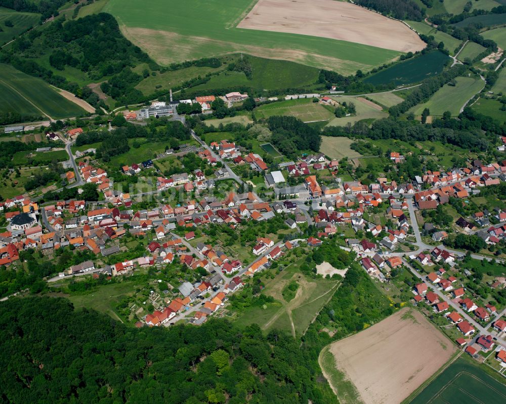 Weißenborn-Lüderode von oben - Dorfkern am Feldrand in Weißenborn-Lüderode im Bundesland Thüringen, Deutschland