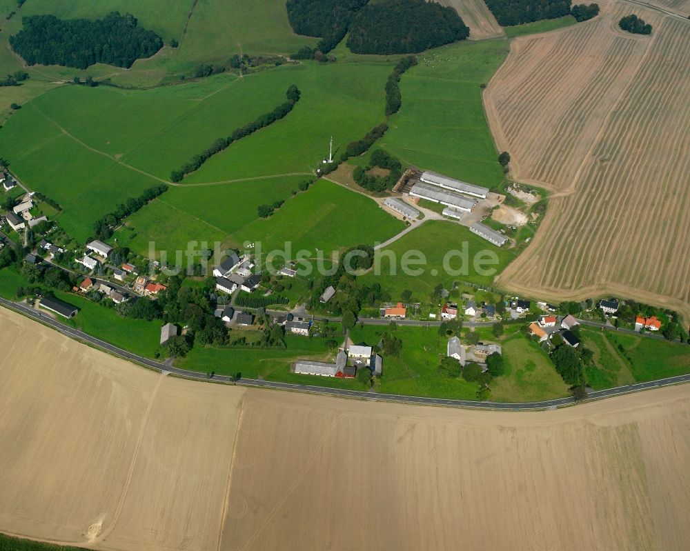 Weißenborn/Erzgebirge aus der Vogelperspektive: Dorfkern am Feldrand in Weißenborn/Erzgebirge im Bundesland Sachsen, Deutschland