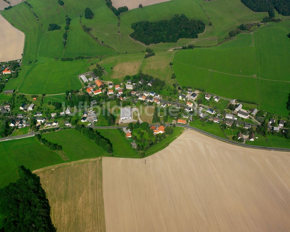 Luftbild Weißenborn/Erzgebirge - Dorfkern am Feldrand in Weißenborn/Erzgebirge im Bundesland Sachsen, Deutschland