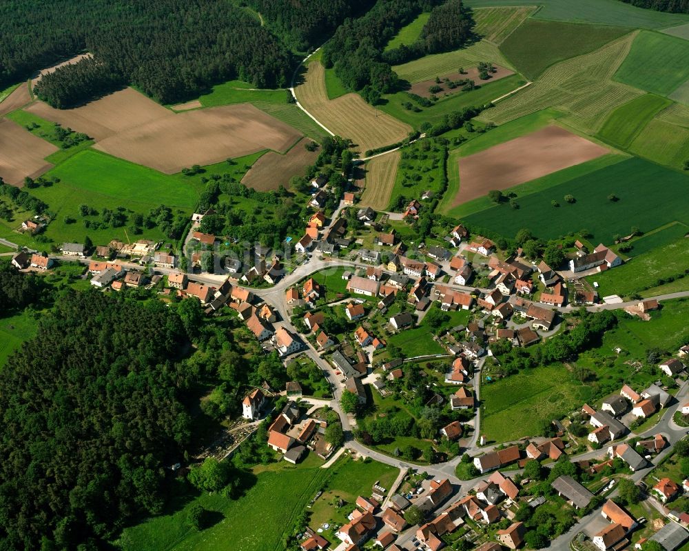 Luftbild Weißenbronn - Dorfkern am Feldrand in Weißenbronn im Bundesland Bayern, Deutschland