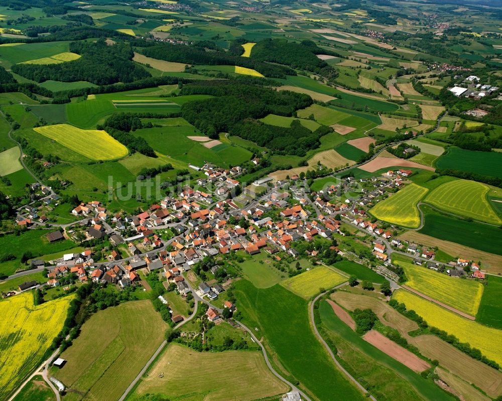 Luftaufnahme Weißenhasel - Dorfkern am Feldrand in Weißenhasel im Bundesland Hessen, Deutschland