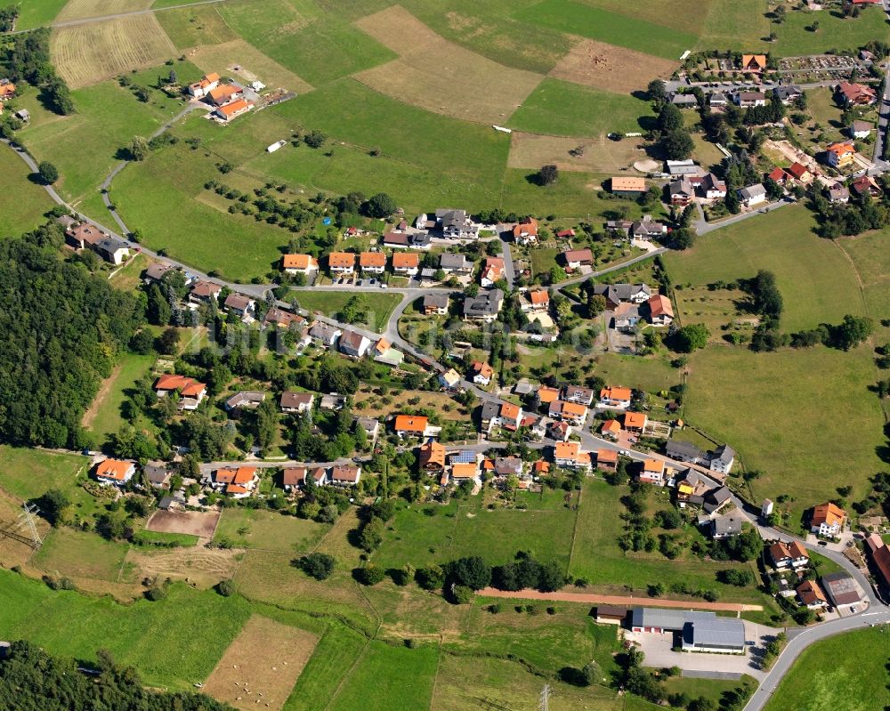 Luftaufnahme Weiten-Gesäß - Dorfkern am Feldrand in Weiten-Gesäß im Bundesland Hessen, Deutschland