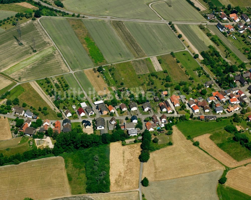 Weitenung aus der Vogelperspektive: Dorfkern am Feldrand in Weitenung im Bundesland Baden-Württemberg, Deutschland