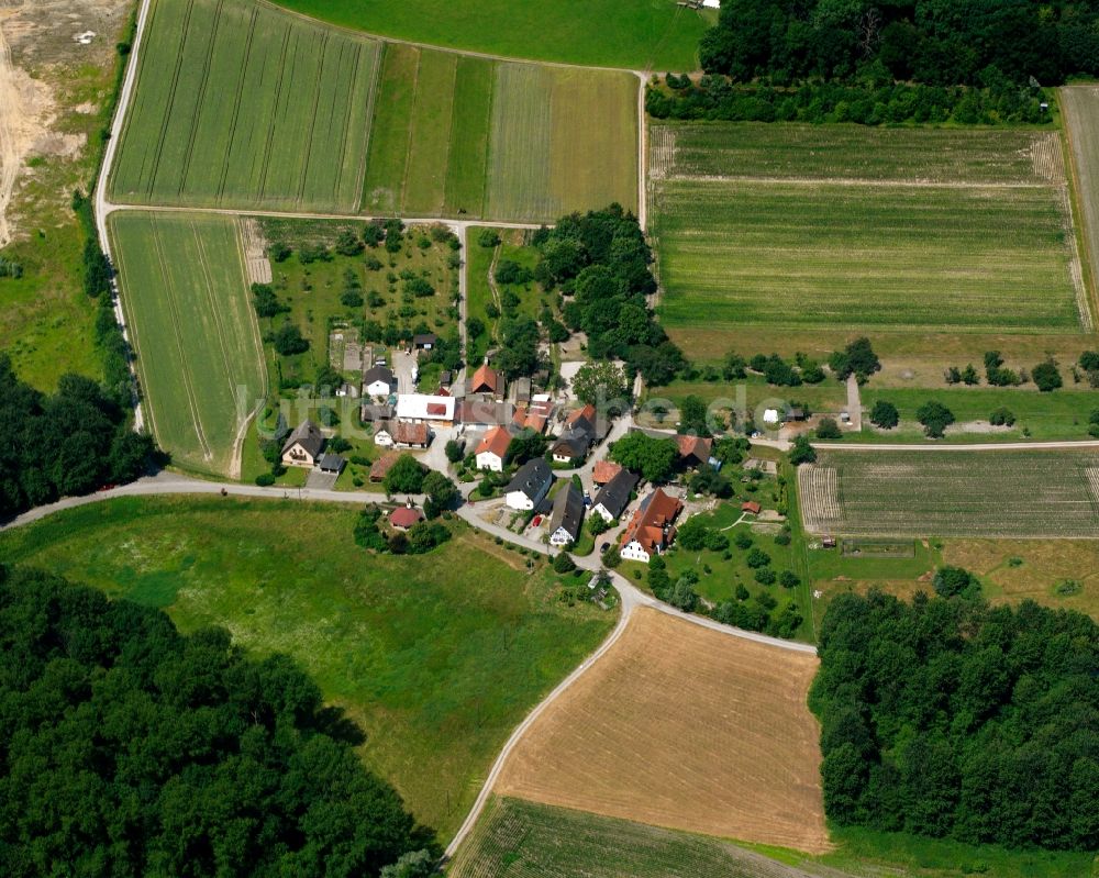 Weitenung von oben - Dorfkern am Feldrand in Weitenung im Bundesland Baden-Württemberg, Deutschland