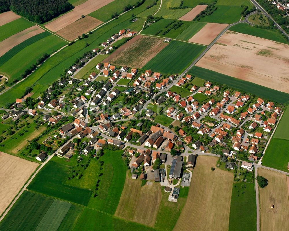 Weiterndorf von oben - Dorfkern am Feldrand in Weiterndorf im Bundesland Bayern, Deutschland