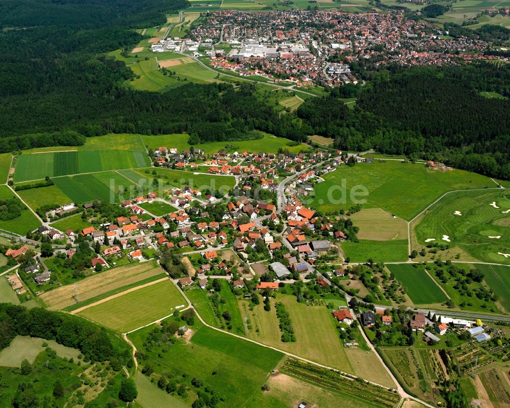 Welzheim aus der Vogelperspektive: Dorfkern am Feldrand in Welzheim im Bundesland Baden-Württemberg, Deutschland