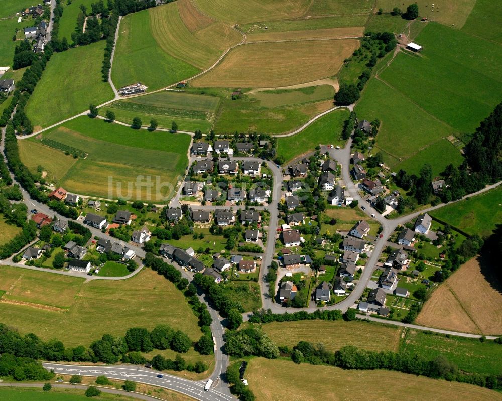 Luftbild Wemlighausen - Dorfkern am Feldrand in Wemlighausen im Bundesland Nordrhein-Westfalen, Deutschland