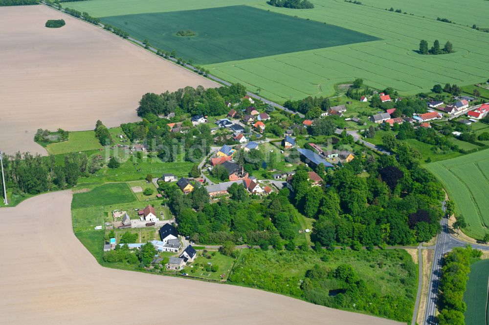 Luftbild Wendisch Baggendorf - Dorfkern am Feldrand in Wendisch Baggendorf im Bundesland Mecklenburg-Vorpommern, Deutschland