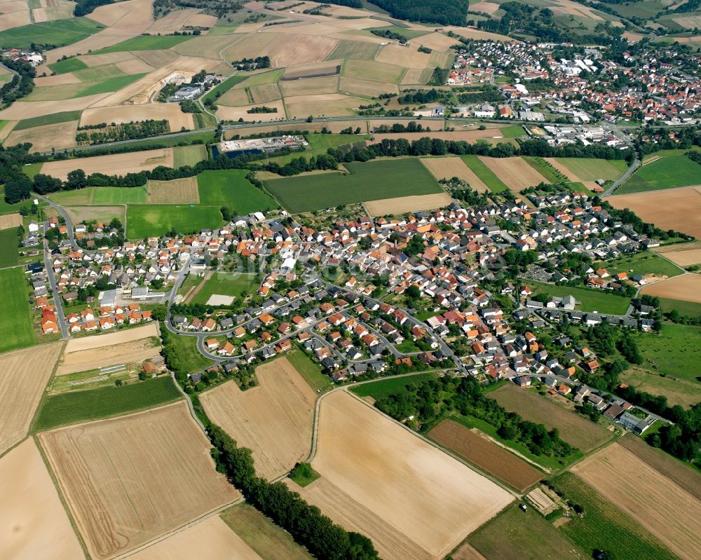 Wersau aus der Vogelperspektive: Dorfkern am Feldrand in Wersau im Bundesland Hessen, Deutschland