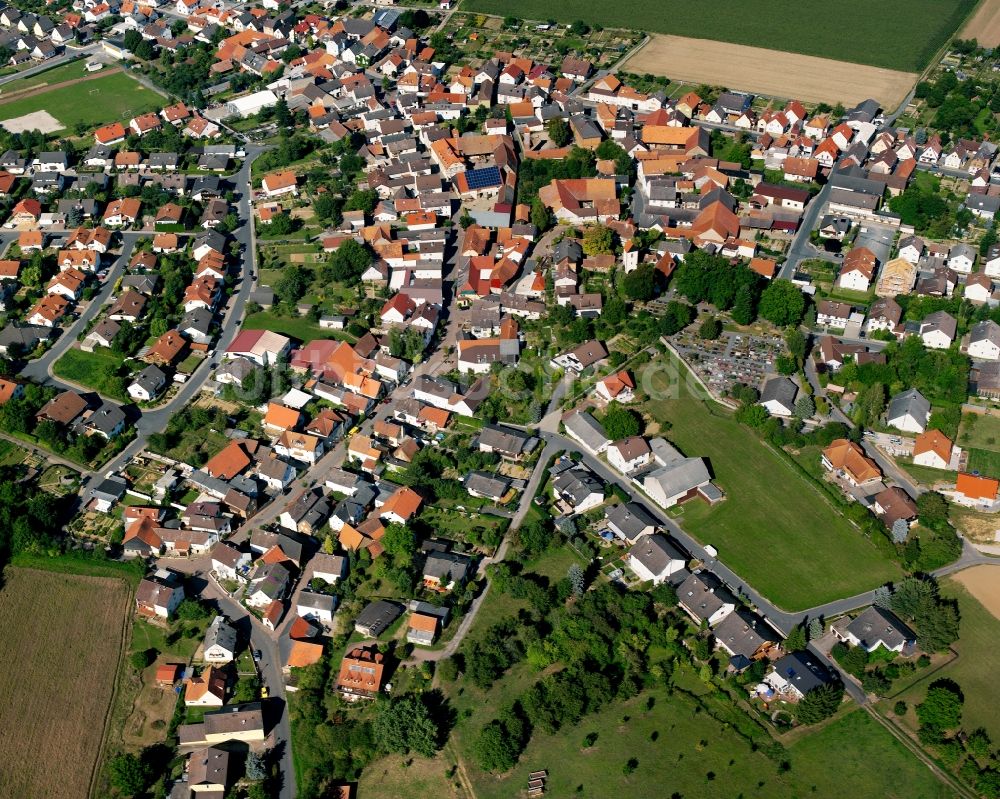 Wersau von oben - Dorfkern am Feldrand in Wersau im Bundesland Hessen, Deutschland