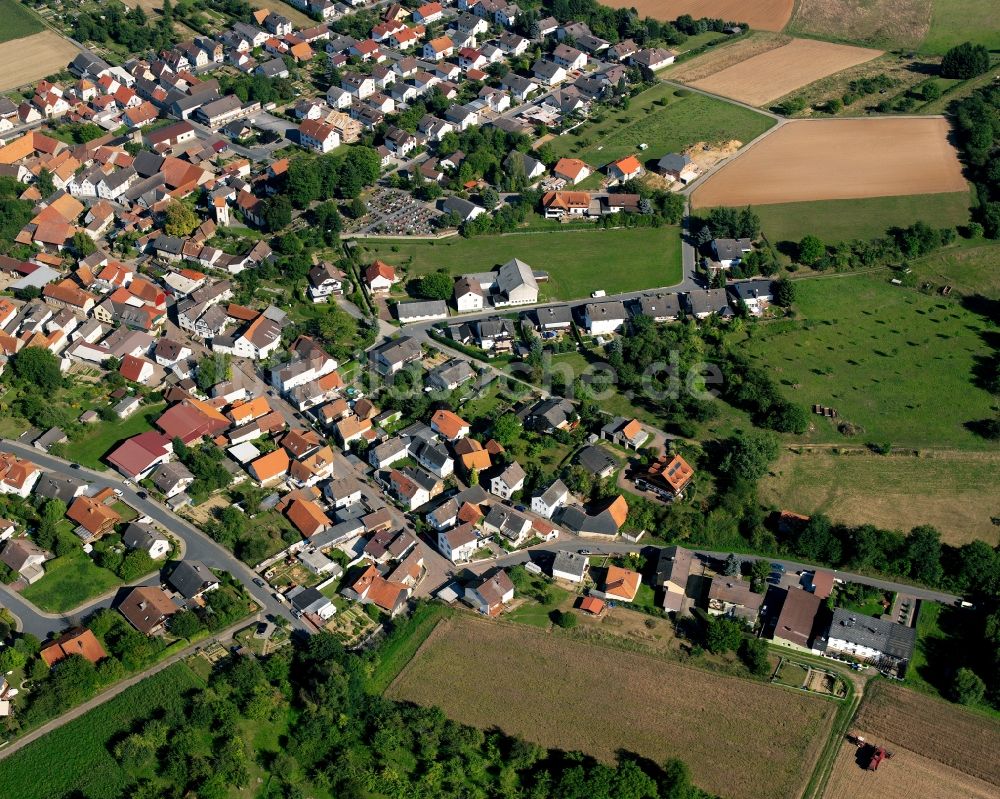 Wersau aus der Vogelperspektive: Dorfkern am Feldrand in Wersau im Bundesland Hessen, Deutschland