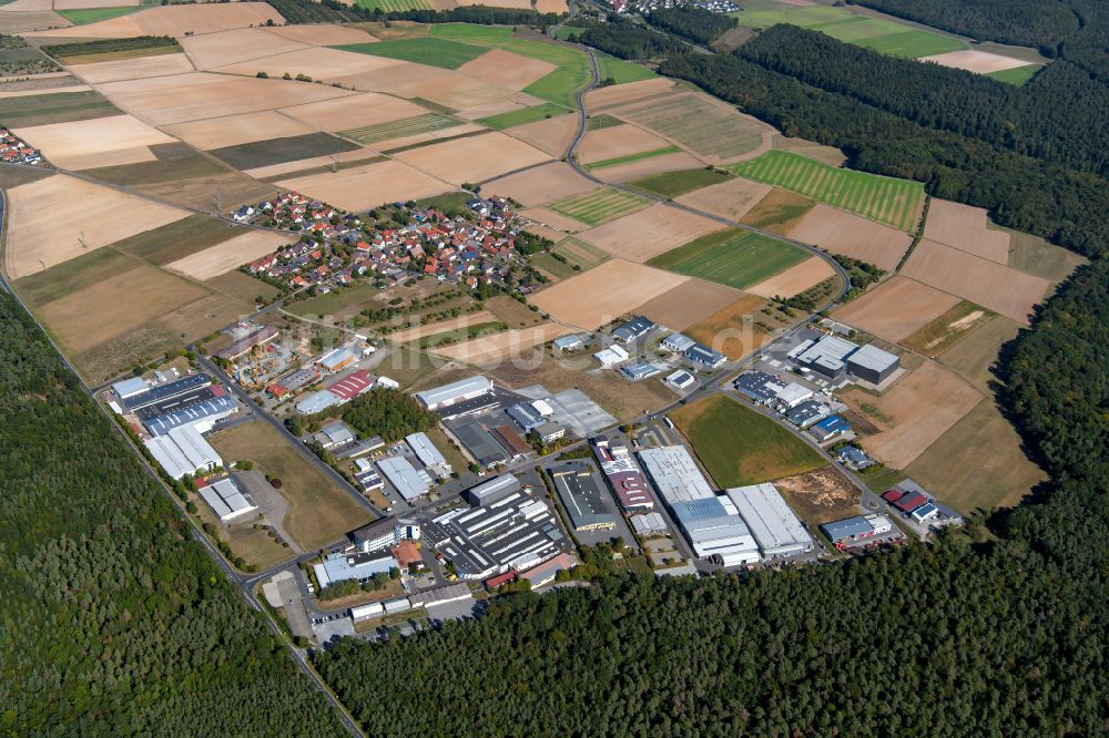 Wiebelbach von oben - Dorfkern am Feldrand in Wiebelbach im Bundesland Bayern, Deutschland