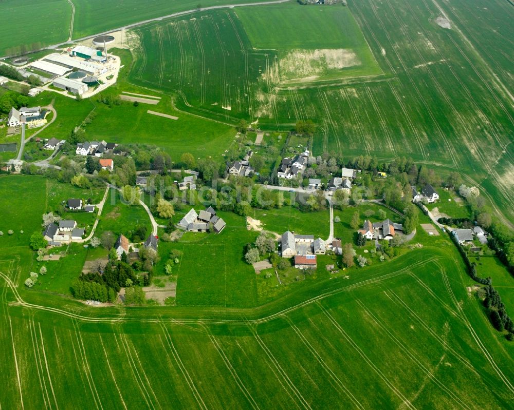 Luftaufnahme Wiederau - Dorfkern am Feldrand in Wiederau im Bundesland Sachsen, Deutschland