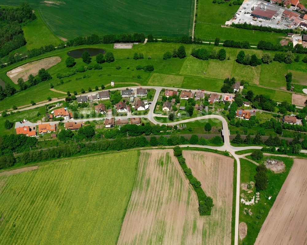 Wiedersbach von oben - Dorfkern am Feldrand in Wiedersbach im Bundesland Bayern, Deutschland