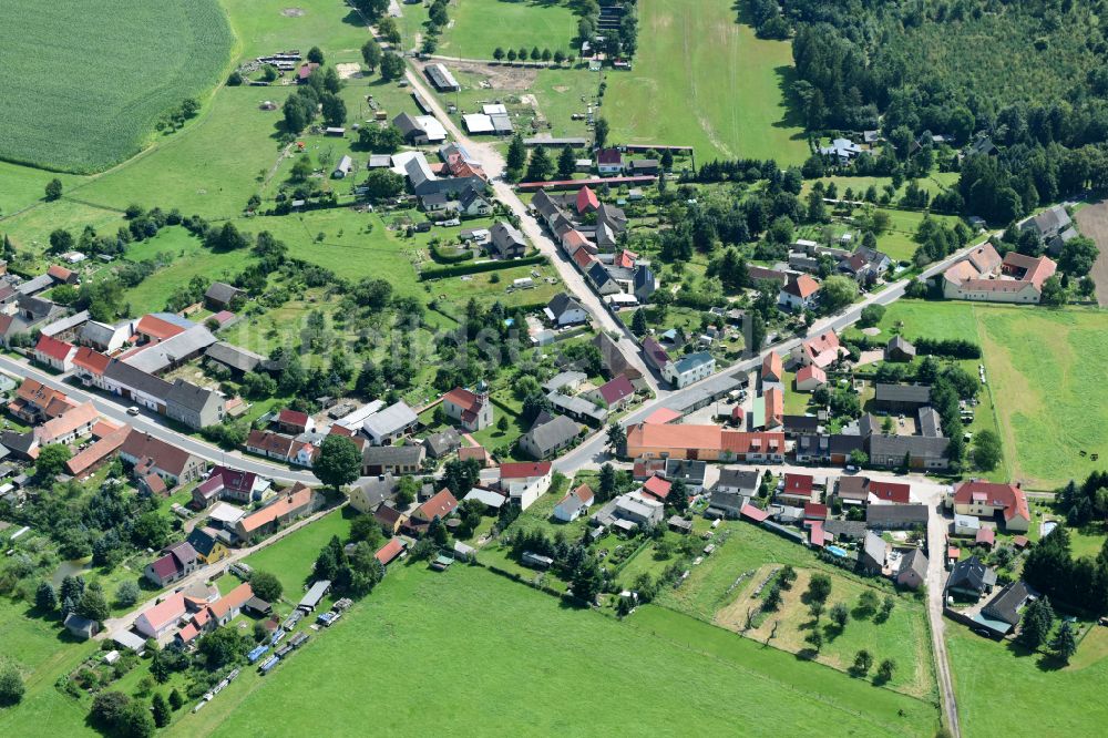 Luftaufnahme Wiesenburg/Mark - Dorfkern am Feldrand in Wiesenburg/Mark im Bundesland Brandenburg, Deutschland