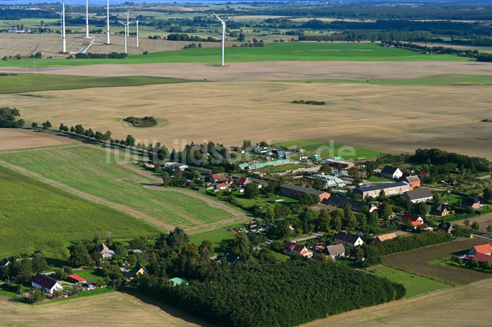 Luftaufnahme Wilhelmshof - Dorfkern am Feldrand in Wilhelmshof im Bundesland Brandenburg, Deutschland