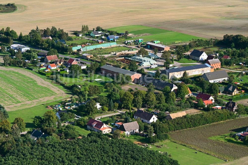 Wilhelmshof aus der Vogelperspektive: Dorfkern am Feldrand in Wilhelmshof im Bundesland Brandenburg, Deutschland