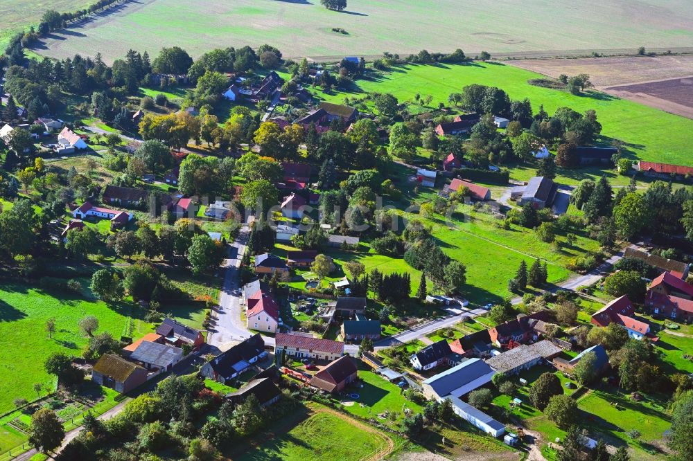 Luftaufnahme Wilmersdorf - Dorfkern am Feldrand in Wilmersdorf im Bundesland Brandenburg, Deutschland