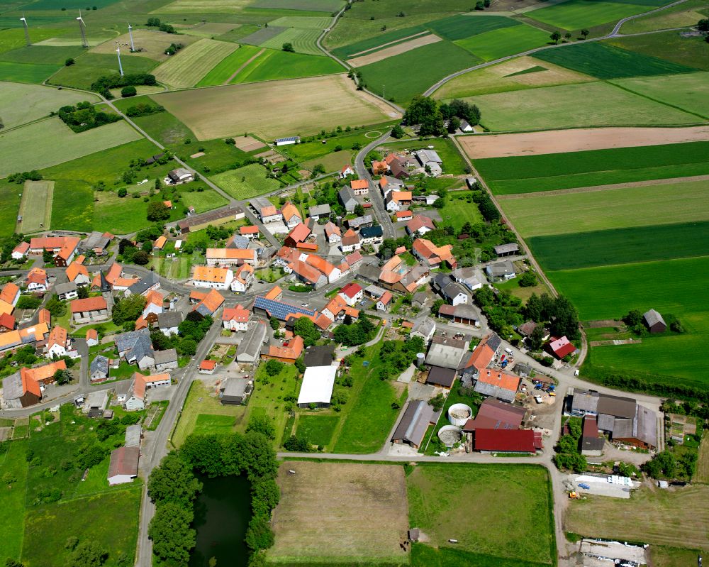 Luftaufnahme Windhausen - Dorfkern am Feldrand in Windhausen im Bundesland Hessen, Deutschland