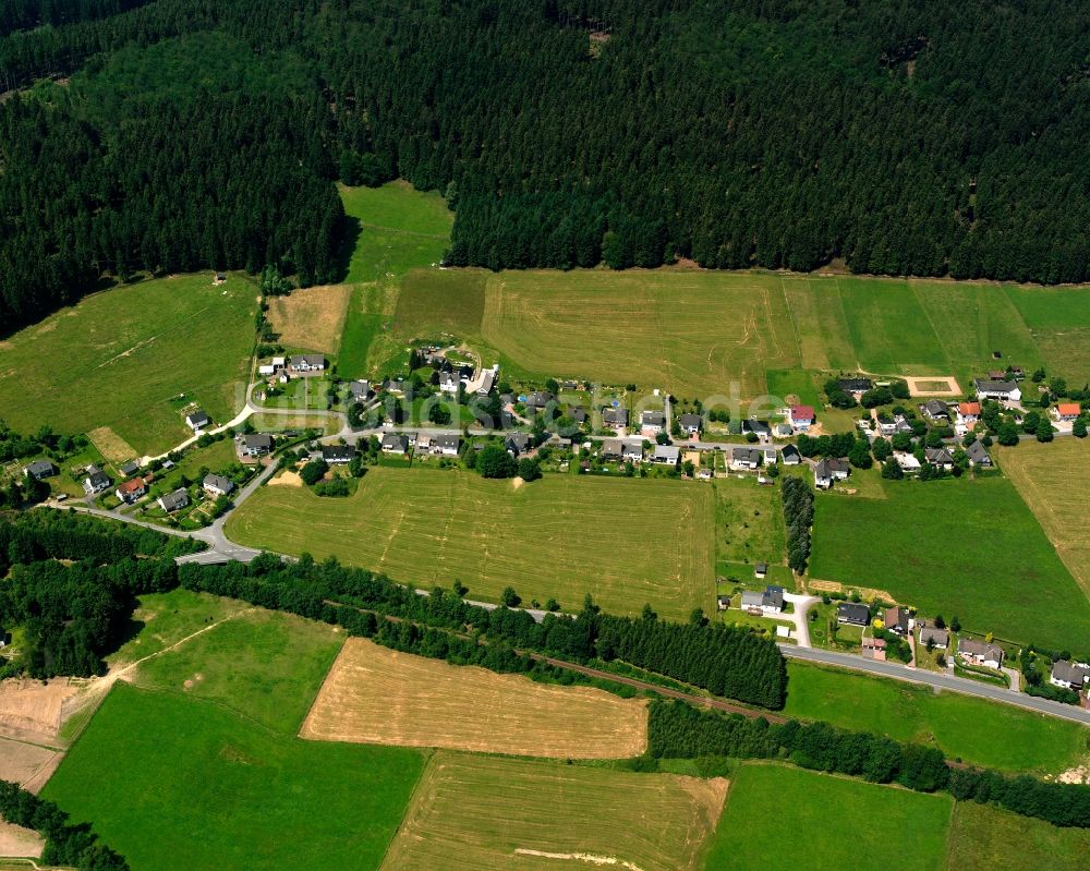 Wingeshausen von oben - Dorfkern am Feldrand in Wingeshausen im Bundesland Nordrhein-Westfalen, Deutschland