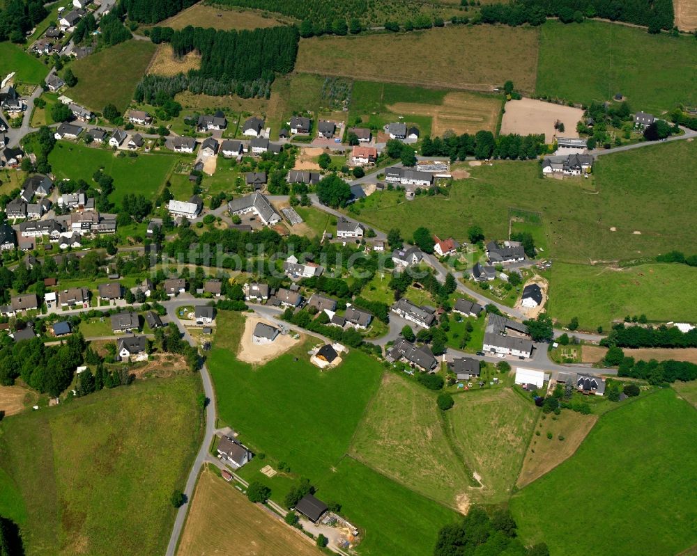 Luftbild Wingeshausen - Dorfkern am Feldrand in Wingeshausen im Bundesland Nordrhein-Westfalen, Deutschland