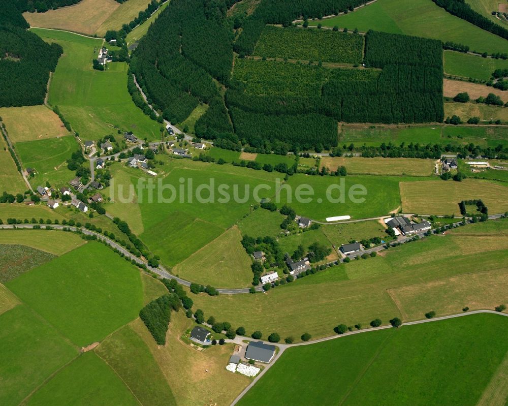 Luftaufnahme Wingeshausen - Dorfkern am Feldrand in Wingeshausen im Bundesland Nordrhein-Westfalen, Deutschland